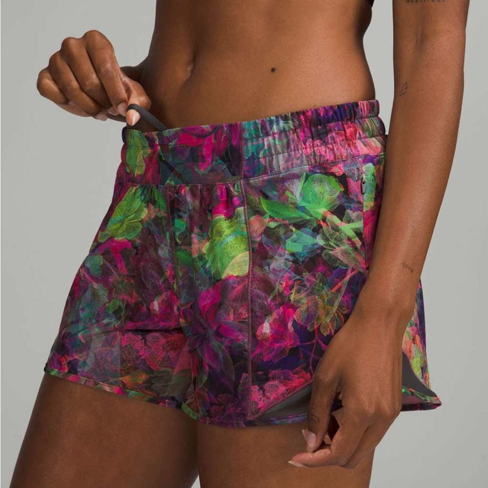 Lululemon fun flower pattern shorts. High rise 2.5. Good running shorts! Size 2